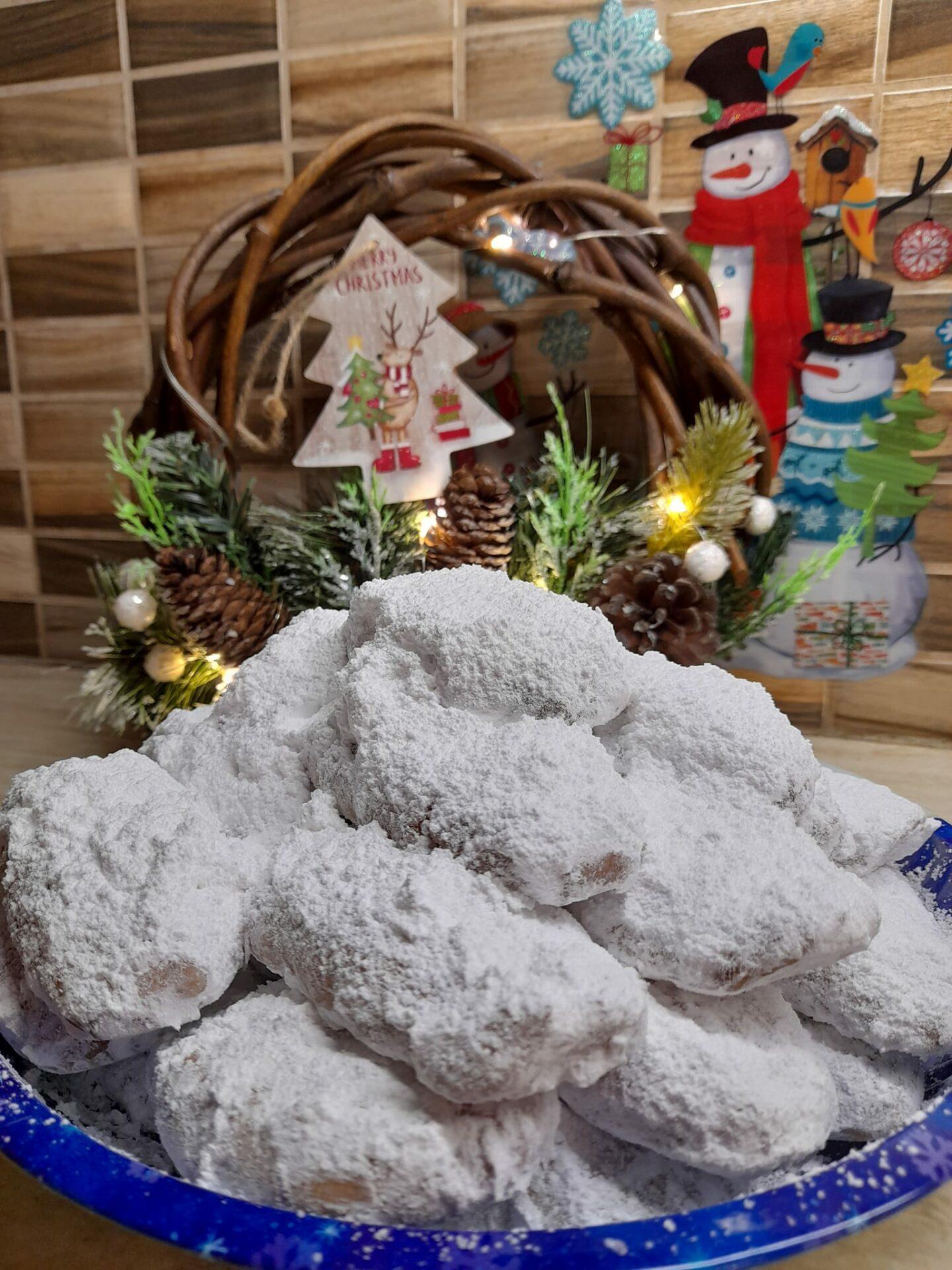 κουραμπιέδες-με-ολόκληρο αμύγδαλο-συνταγή- κουραμπιέδες-με-ολόκληρο αμύγδαλο-συνταγή-