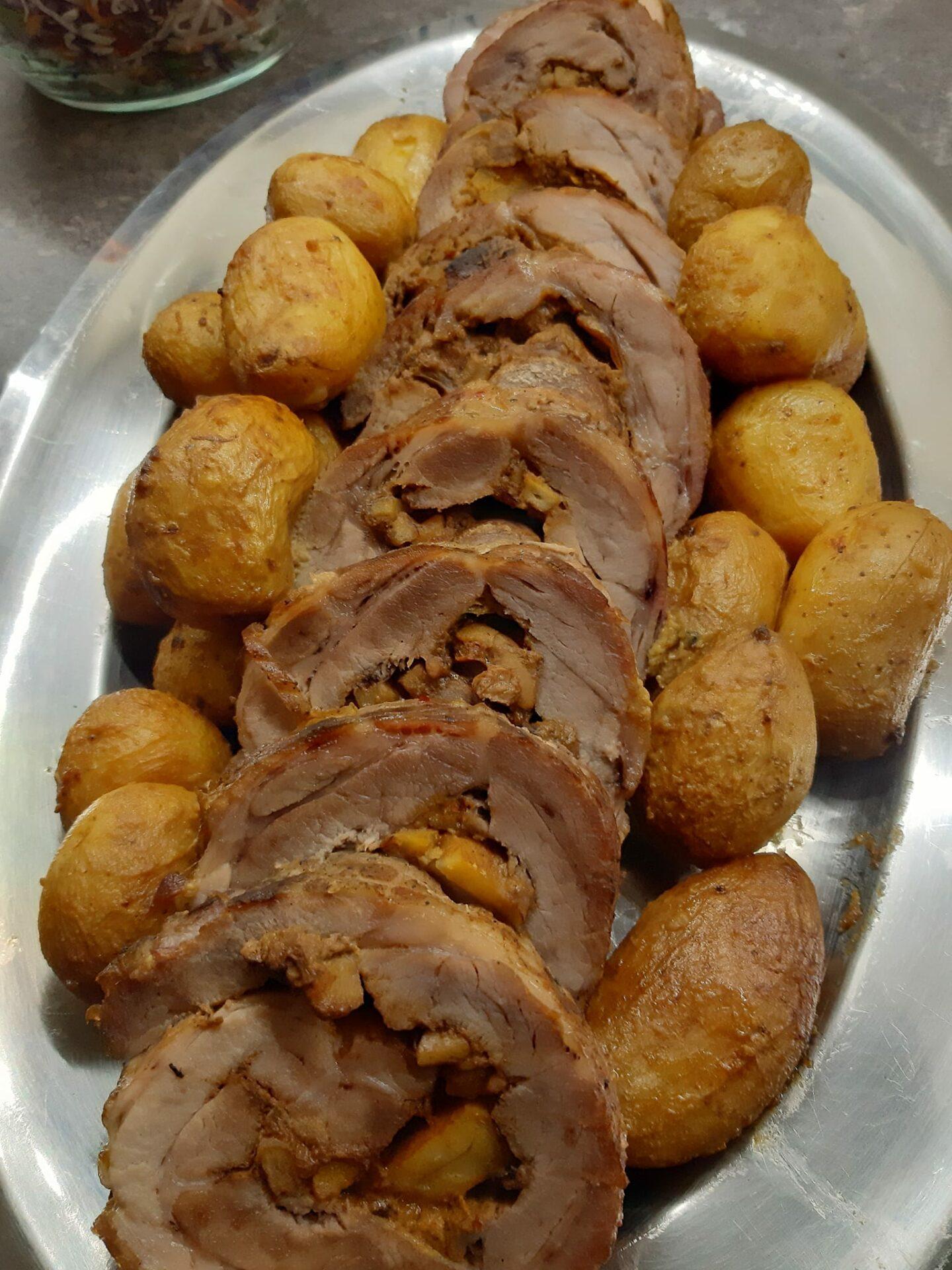 Χοιρινό-ρολό γεμιστό-με δαμάσκηνα-και βερίκοκα-συνταγή- Χοιρινό-ρολό γεμιστό-με δαμάσκηνα-και βερίκοκα-συνταγή-