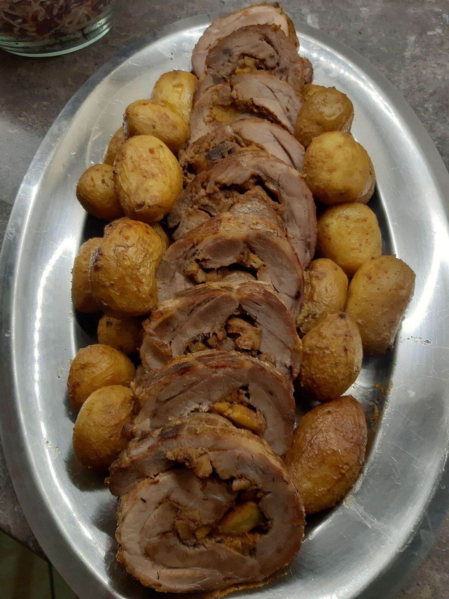 Χοιρινό-ρολό γεμιστό-με δαμάσκηνα-και βερίκοκα-συνταγή- Χοιρινό-ρολό γεμιστό-με δαμάσκηνα-και βερίκοκα-συνταγή-