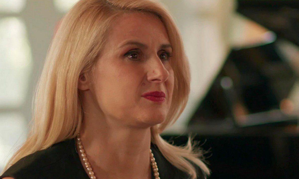 Η Παραλία : Ο Τόμι μοιράζεται με τη Μαρία πληροφορίες για τις ύποπτες κινήσεις της Ελένης