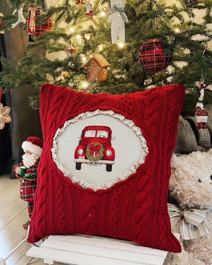 Χριστούγεννα-2024-Μάλλινα-μαξιλάρια-διακόσμηση-ιδέες Χριστούγεννα-2024-Μάλλινα-μαξιλάρια-διακόσμηση-ιδέες