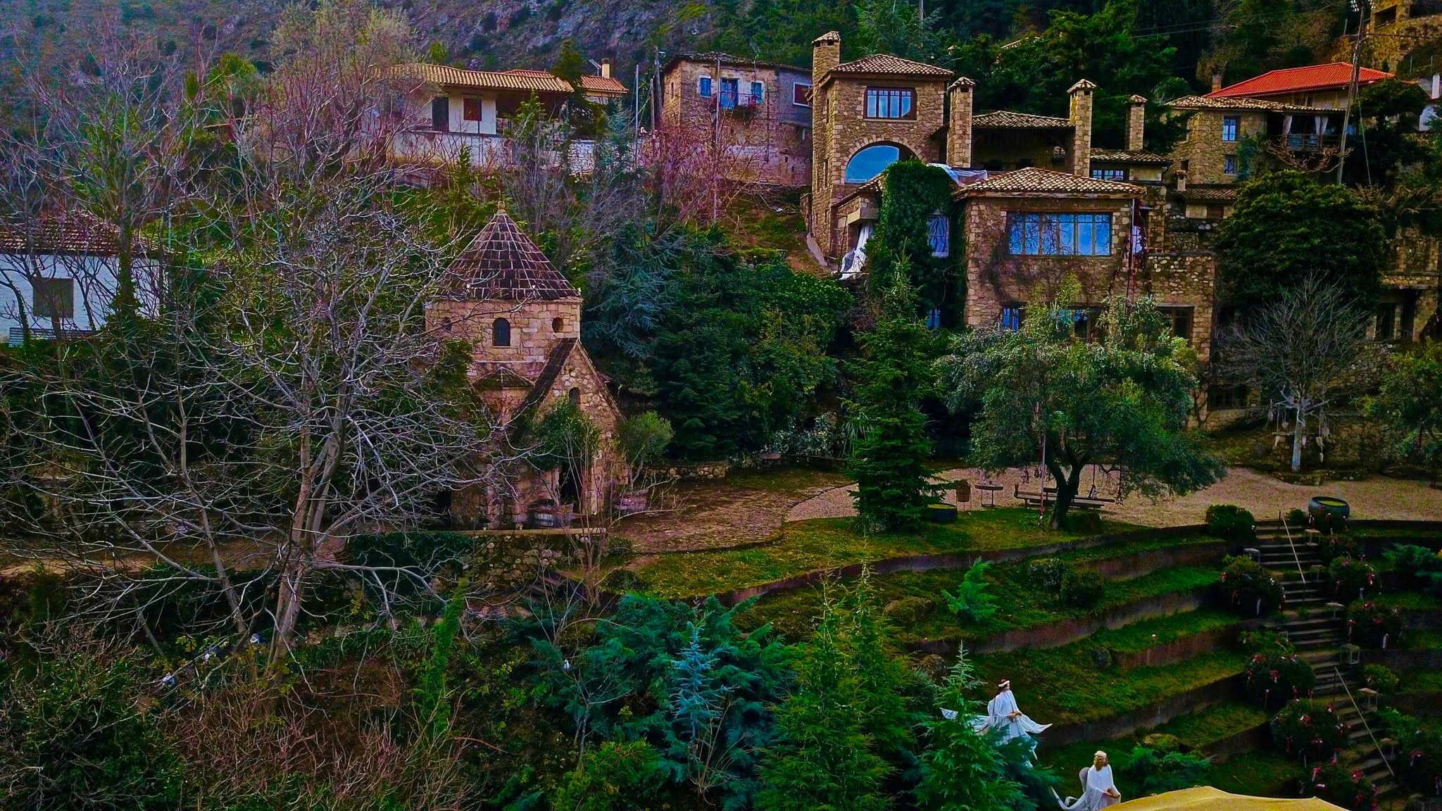 Συνεβρό: Ένας Χριστουγεννιάτικος προορισμός βγαλμένος από παραμύθι μία ανάσα από την Αθήνα 7 Συνεβρό : Ένας Χριστουγεννιάτικος προορισμός βγαλμένος από παραμύθι μία ανάσα από την Αθήνα