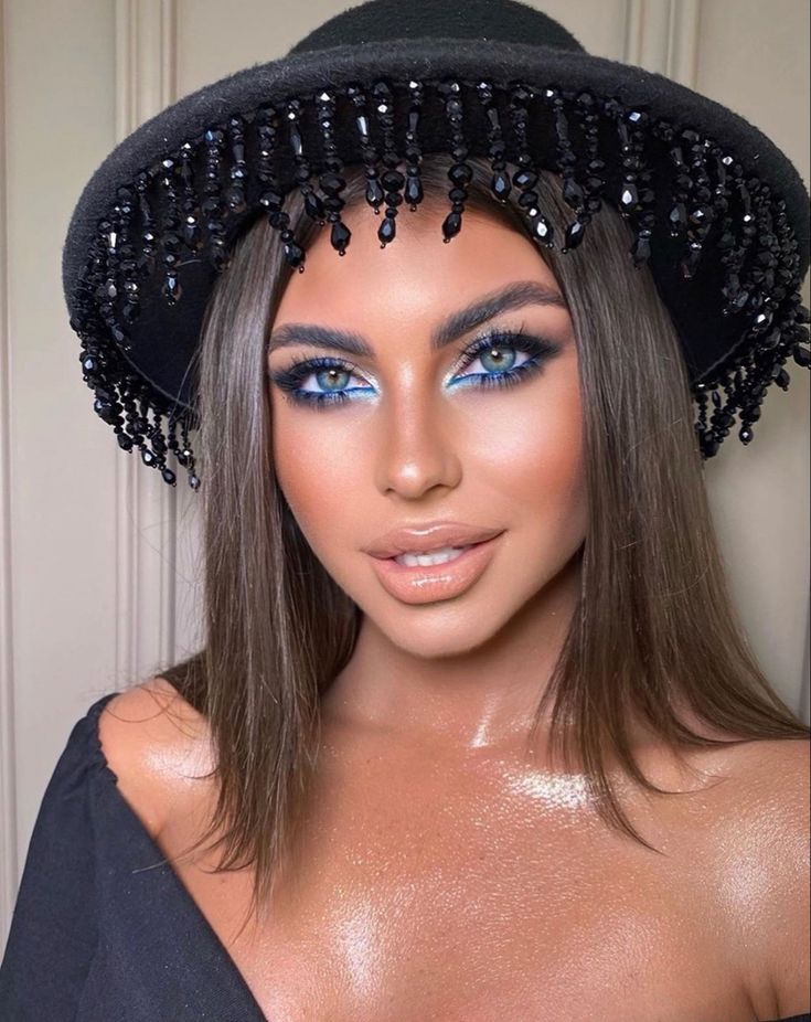 ιδέες-για-γιορτινό μακιγιάζ-με-γκλίτερ-στα-μάτια-Χριστούγεννα-και-Πρωτοχρονιά- ιδέες-για-γιορτινό μακιγιάζ-με-γκλίτερ-στα-μάτια-Χριστούγεννα-και-Πρωτοχρονιά-