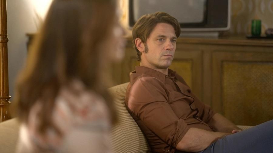 Ηλέκτρα : Ο Παύλος γράφει την αλήθεια του σε σελίδες και τις δίνει στην Ηλέκτρα να τις διαβάσει