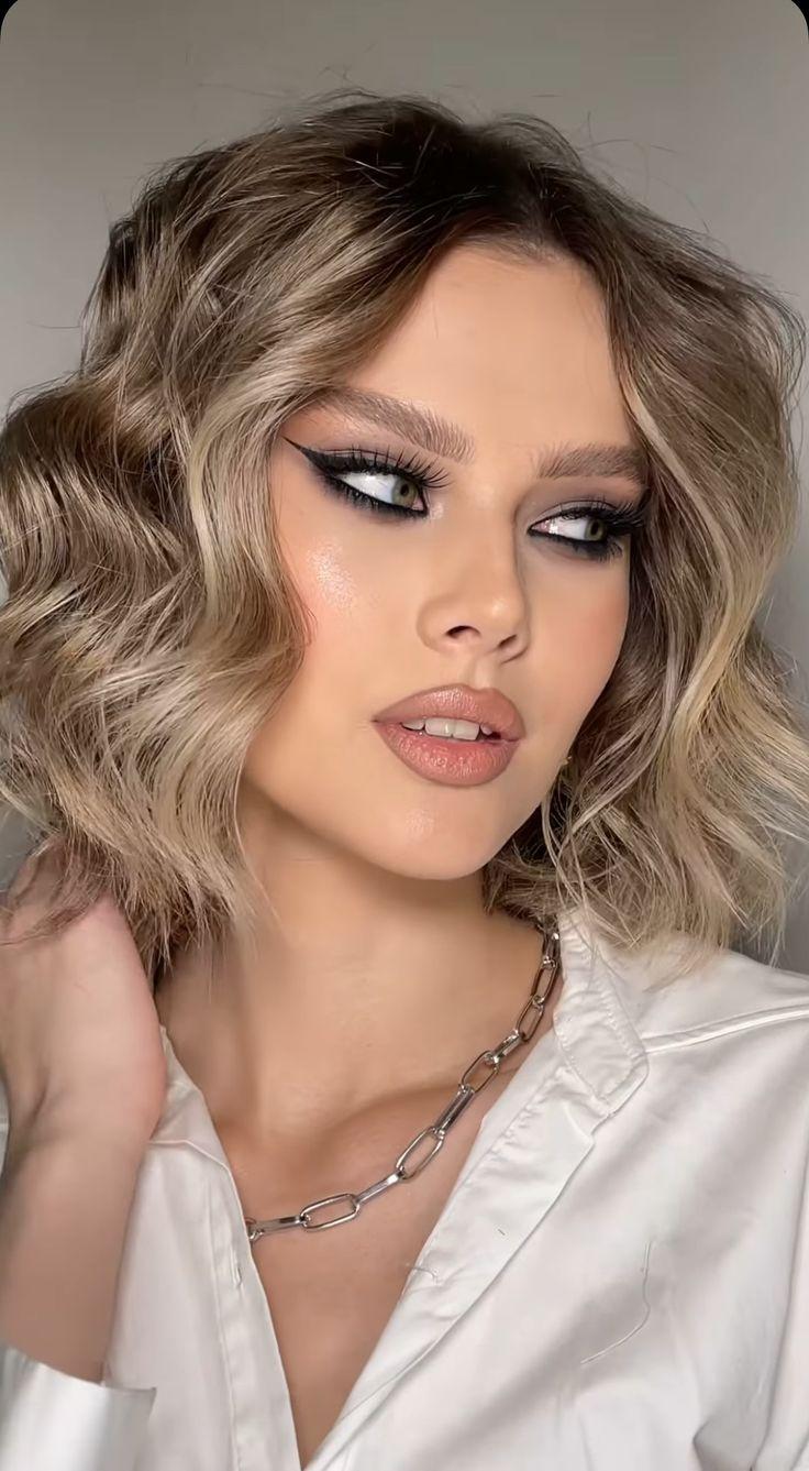 ιδέες-για-γιορτινά χτενίσματα-σε-καρέ μαλλιά-vang-Χριστούγεννα-Πρωτοχρονιά 2025- ιδέες-για-γιορτινά χτενίσματα-σε-καρέ μαλλιά-vang-Χριστούγεννα-Πρωτοχρονιά 2025-