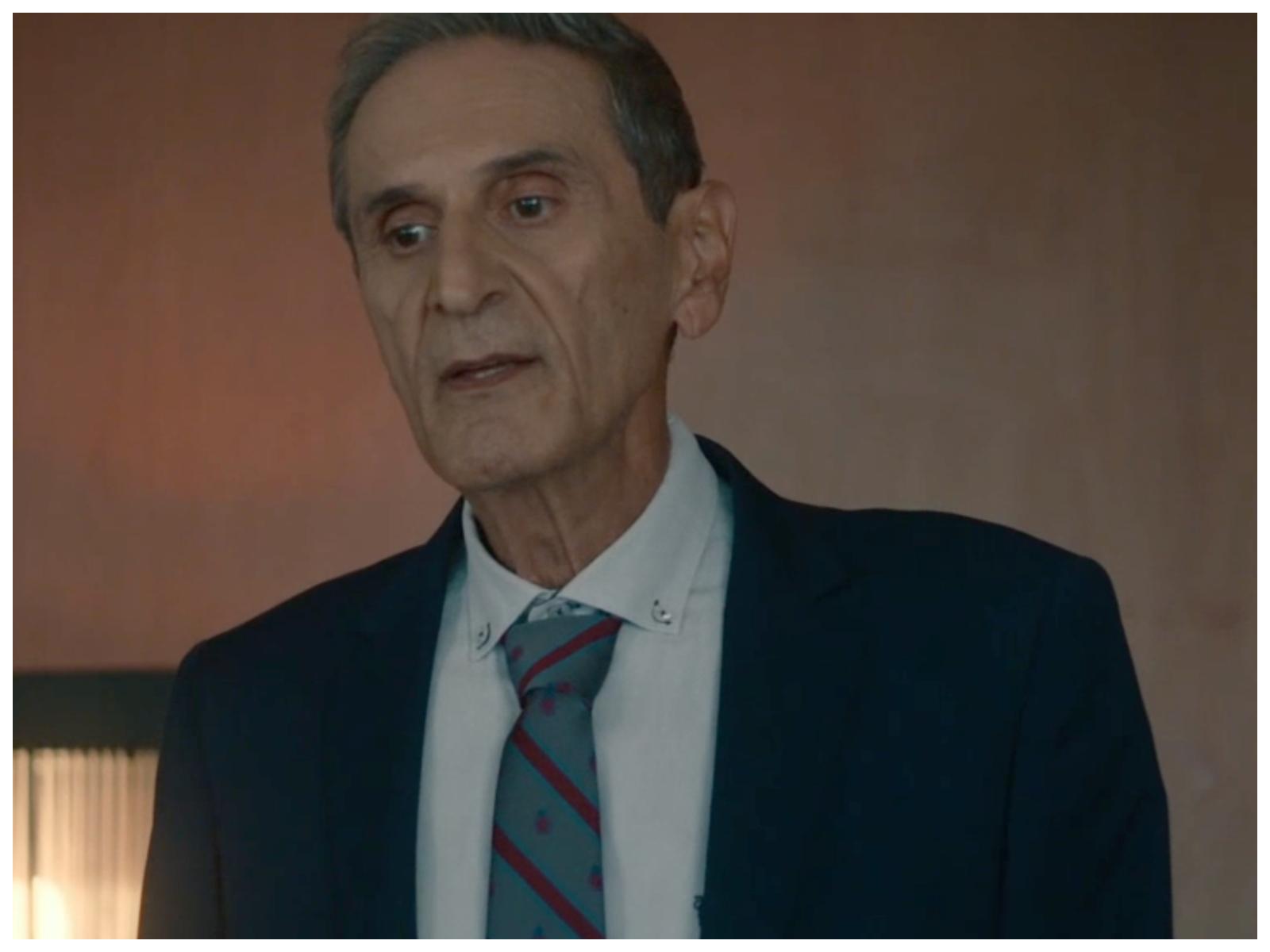 Ο Τιμωρός: Ο Αντώνης σβήνει από το διαδίκτυο τα άρθρα για το νεκρό μοντέλο και τον υποψιάζεται ο Φίλιππος