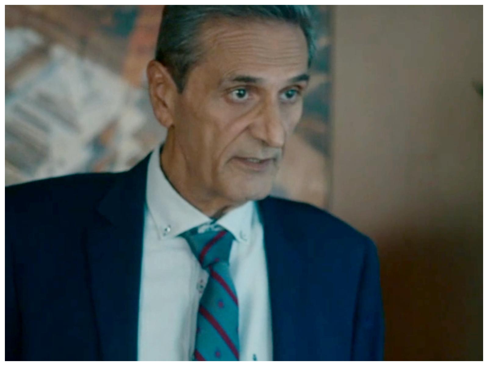 Ο Τιμωρός: Ο Αντώνης σβήνει από το διαδίκτυο τα άρθρα  για το νεκρό μοντέλο και τον υποψιάζεται ο Φίλιππος