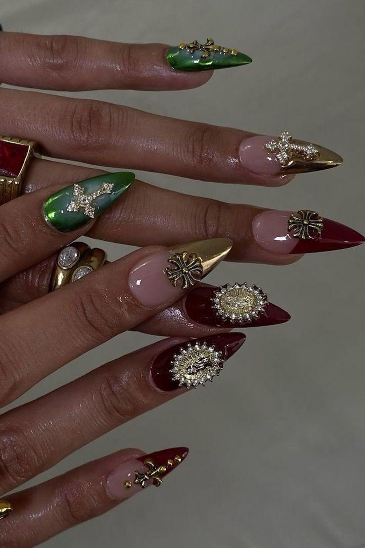 Christmas charm nails: Η Τάση που Ξεχωρίζει 