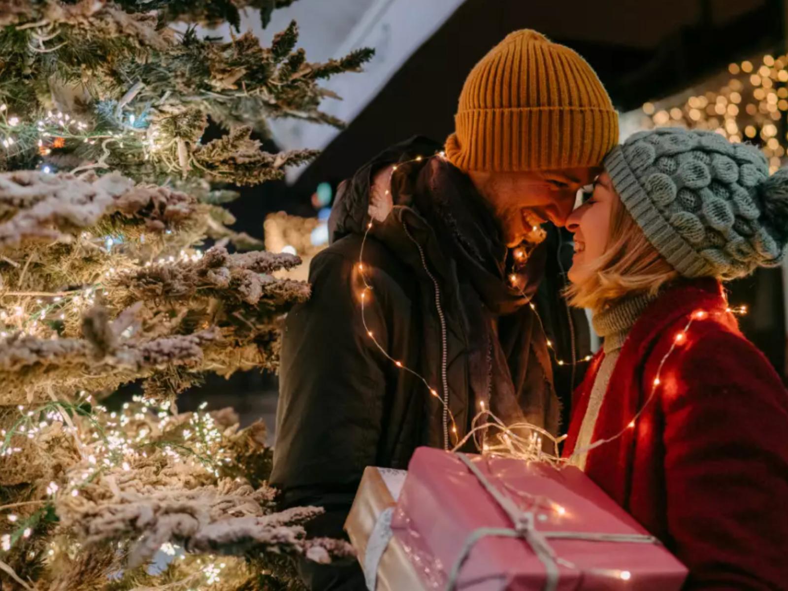 Ο-άντρας-μου-έκανε-έκπληξη-ένα-ταξίδι-στο-εξωτερικό-για-τα-Χριστούγεννα-αλλά-εγώ-δεν-θέλω-να-αφήσω-τους-γονείς-μου Ο-άντρας-μου-έκανε-έκπληξη-ένα-ταξίδι-στο-εξωτερικό-για-τα-Χριστούγεννα-αλλά-εγώ-δεν-θέλω-να-αφήσω-τους-γονείς-μου
