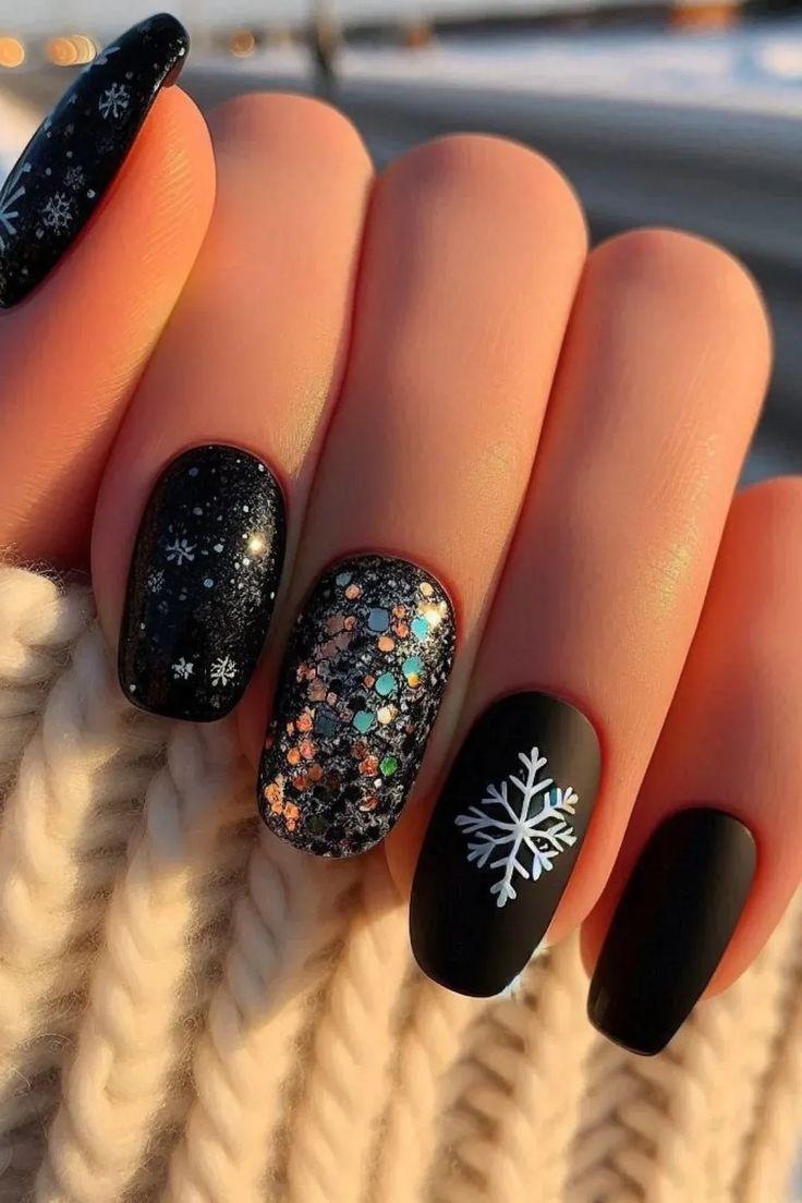 μαύρα-νύχια-με-γκλίτερ-και-χριστουγεννιάτικα-σχέδια-ιδέες- μαύρα-νύχια-με-γκλίτερ-και-χριστουγεννιάτικα-σχέδια-ιδέες-