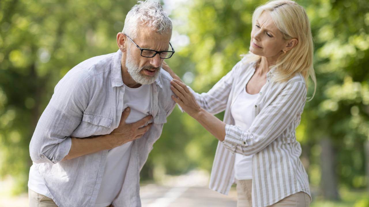 7-λόγοι-που-ο-κίνδυνος-για-έμφραγμα-και-εγκεφαλικό-αυξάνεται-τις-γιορτές 7-λόγοι-που-ο-κίνδυνος-για-έμφραγμα-και-εγκεφαλικό-αυξάνεται-τις-γιορτές