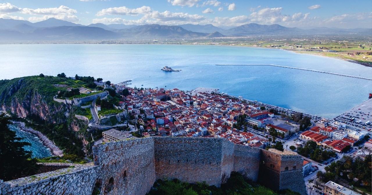 5-γιορτινοί-προορισμοί-μια-ανάσα-από-την-Αθήνα-Ναύπλιο 5-γιορτινοί-προορισμοί-μια-ανάσα-από-την-Αθήνα-Ναύπλιο