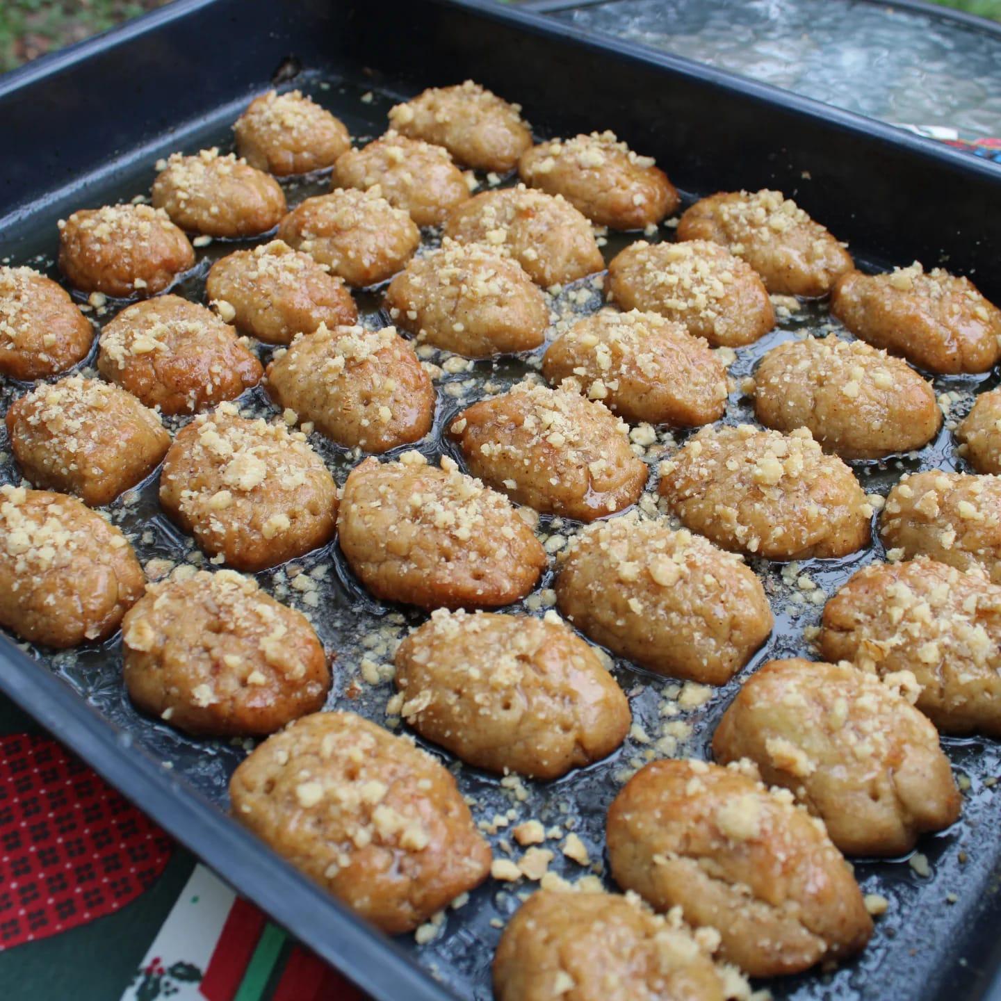 μελομακάρονα-με-το-σιρόπιασμα-της-Βέφας-συνταγή- μελομακάρονα-με-το-σιρόπιασμα-της-Βέφας-συνταγή-