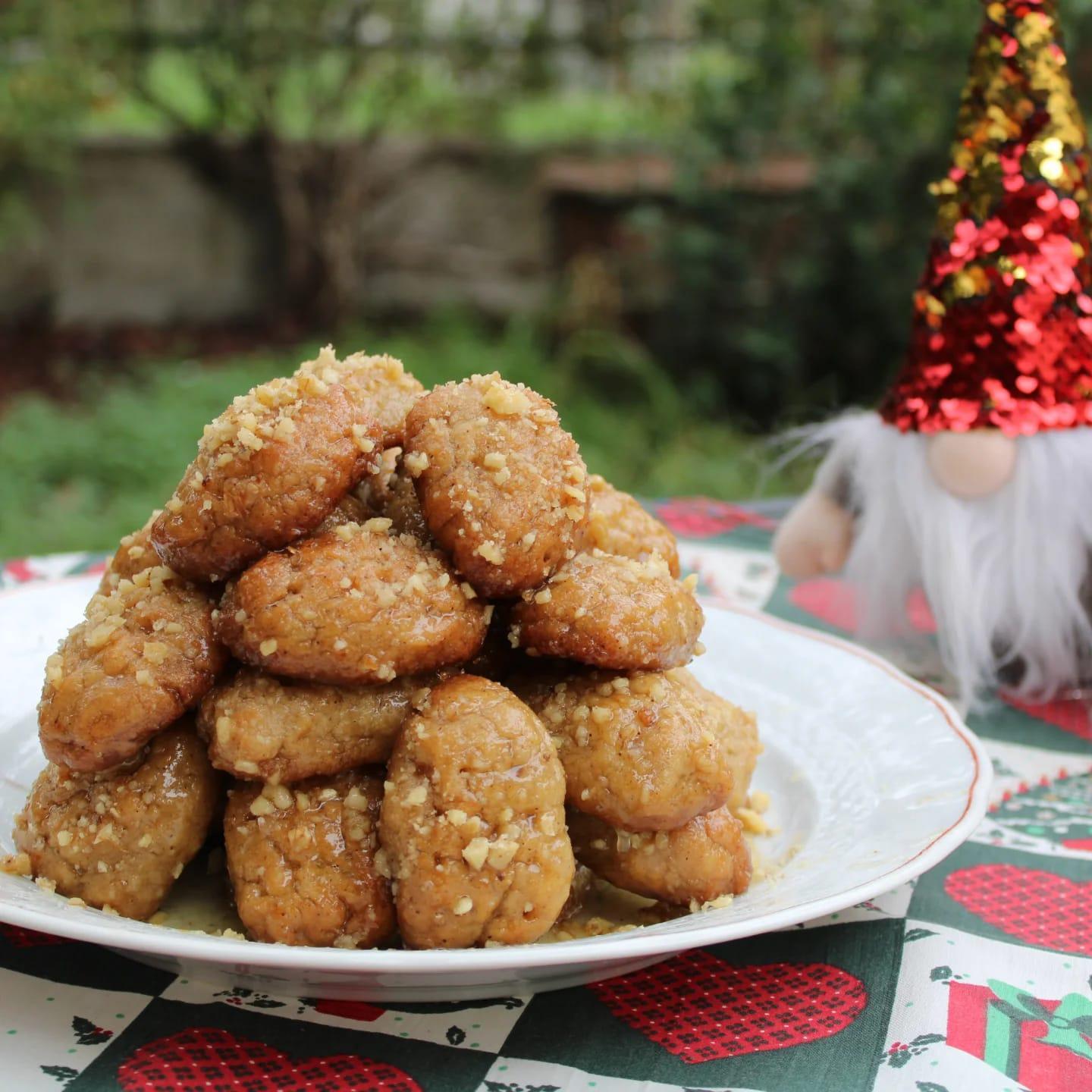 μελομακάρονα-με-το-σιρόπιασμα-της-Βέφας-συνταγή- μελομακάρονα-με-το-σιρόπιασμα-της-Βέφας-συνταγή-