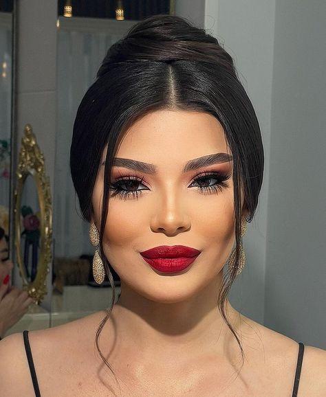 Red Lips: Glam Χριστουγεννιάτικες εμφανίσεις τα Χριστούγεννα και την Πρωτοχρονιά με κόκκινο κραγιόν Red Lips: Glam Χριστουγεννιάτικες εμφανίσεις τα Χριστούγεννα και την Πρωτοχρονιά με κόκκινο κραγιόν