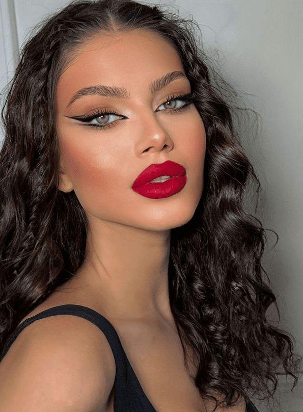 φωτεινό-κόκκινο κραγιόν-με-eye liner-ιδέες- φωτεινό-κόκκινο κραγιόν-με-eye liner-ιδέες-