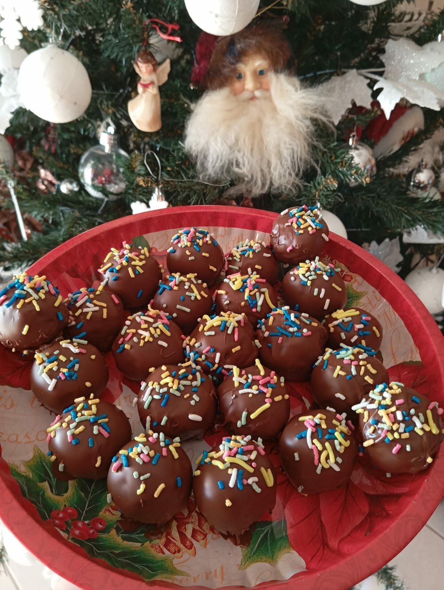 τρουφάκια-σοκολάτας-με-4 υλικά-για-αρχάριες-συνταγή- τρουφάκια-σοκολάτας-με-4 υλικά-για-αρχάριες-συνταγή-