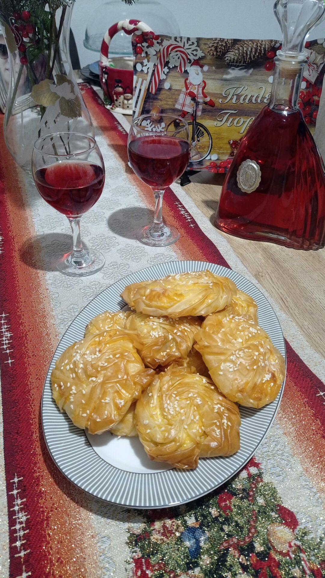 γιορτινά-τυροπιτάκια-με-φύλλο κρούστας-συνταγή- γιορτινά-τυροπιτάκια-με-φύλλο κρούστας-συνταγή-