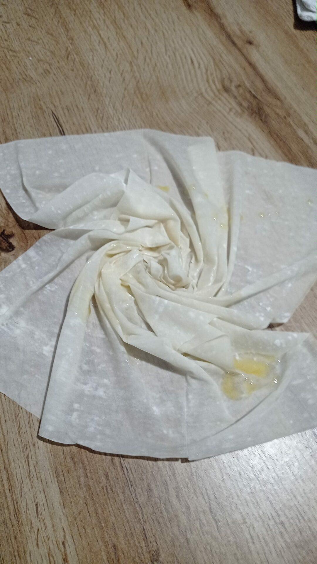 γιορτινά-τυροπιτάκια-με-φύλλο κρούστας-συνταγή- γιορτινά-τυροπιτάκια-με-φύλλο κρούστας-συνταγή-