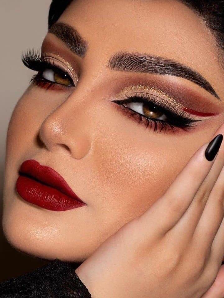 σκούρο κόκκινο-στα-χείλη-με-smokey eye-και-glitter-ιδέες- σκούρο κόκκινο-στα-χείλη-με-smokey eye-και-glitter-ιδέες-