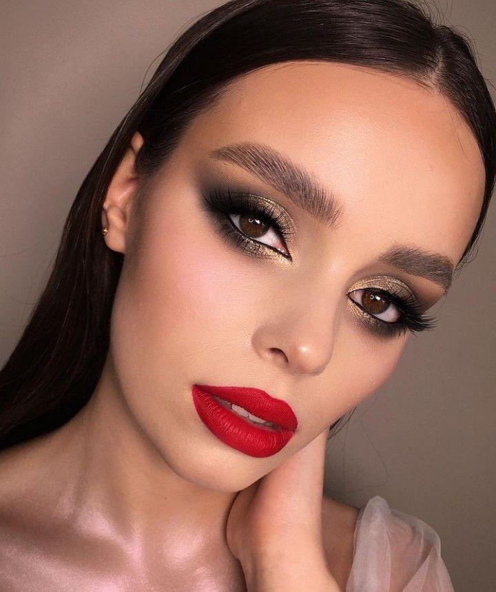 κόκκινο κραγιόν-με-smokey eye-για-τα-Χριστούγεννα-και-τη-Πρωτοχρονιά-ιδέες- κόκκινο κραγιόν-με-smokey eye-για-τα-Χριστούγεννα-και-τη-Πρωτοχρονιά-ιδέες-