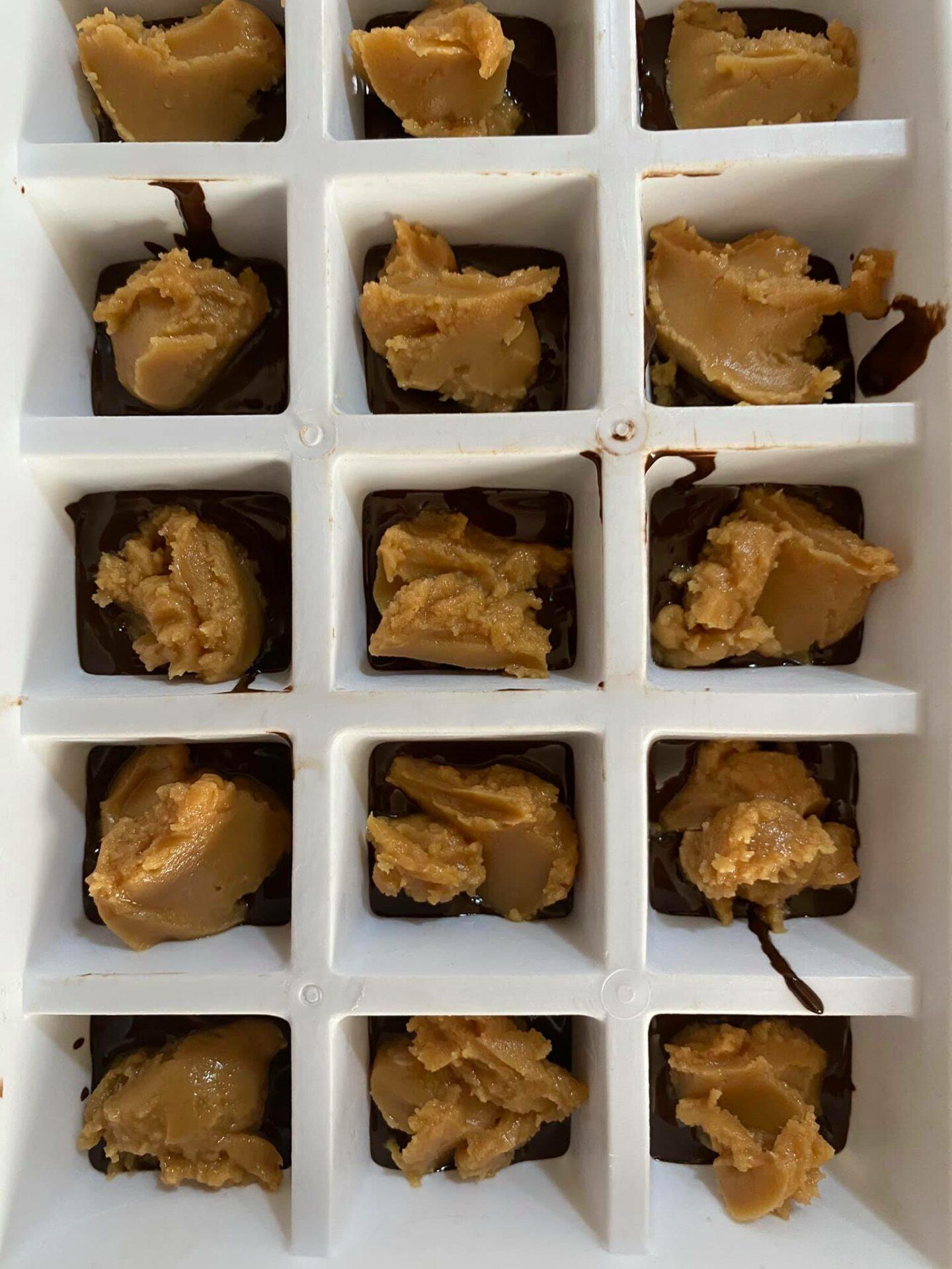 Γιορτινά-σοκολατάκια-σε 3 γεύσεις-συνταγή- Γιορτινά-σοκολατάκια-σε 3 γεύσεις-συνταγή-