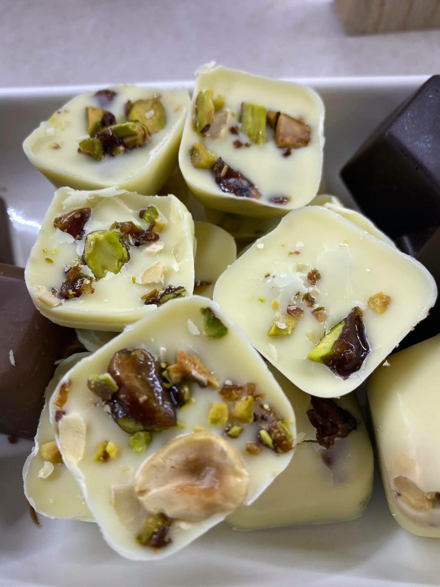 Γιορτινά-σοκολατάκια-σε 3 γεύσεις-συνταγή- Γιορτινά-σοκολατάκια-σε 3 γεύσεις-συνταγή-