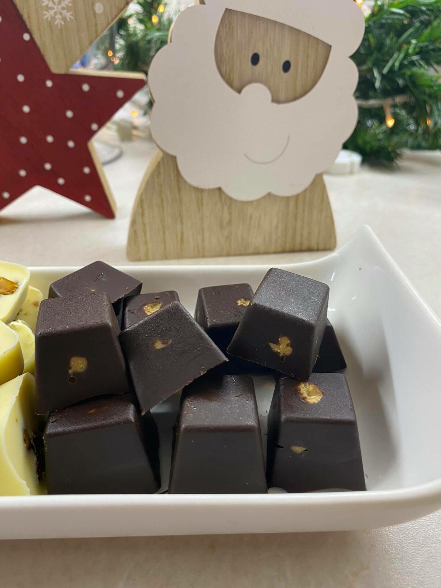 Γιορτινά-σοκολατάκια-σε 3 γεύσεις-συνταγή- Γιορτινά-σοκολατάκια-σε 3 γεύσεις-συνταγή-