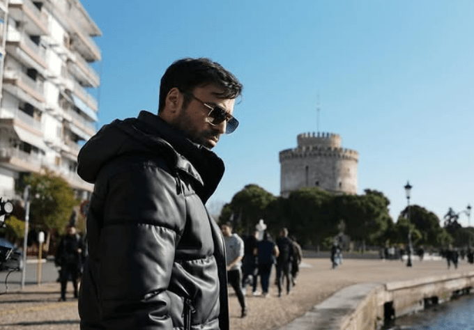 Ο-Αλέξανδρος Μαρτίδης-Κουράκος-στο-Instagram-μπουφάν- Ο-Αλέξανδρος Μαρτίδης-Κουράκος-στο-Instagram-μπουφάν-