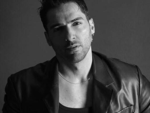 Ο-Αλέξανδρος Μαρτίδης-Κουράκος-με-δερμάτινο μπουφάν- Ο-Αλέξανδρος Μαρτίδης-Κουράκος-με-δερμάτινο μπουφάν-