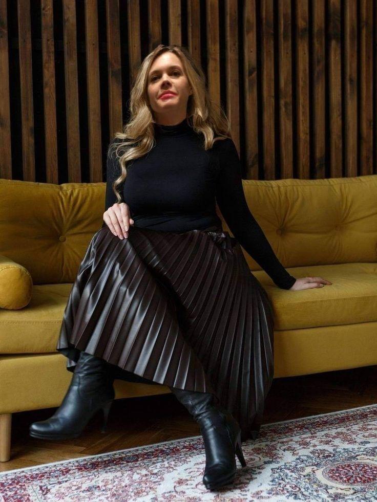 ιδέες-για-πλισέ δερμάτινες φούστες-Χειμώνας 2025-τάσεις- ιδέες-για-πλισέ δερμάτινες φούστες-Χειμώνας 2025-τάσεις-