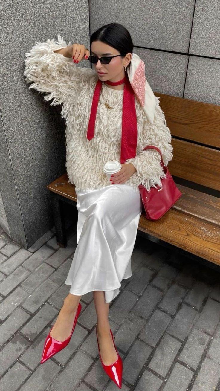 ιδέες-για-χριστουγεννιάτικο ντύσιμο-με-σατέν φούστες-Χριστούγεννα 2024- ιδέες-για-χριστουγεννιάτικο ντύσιμο-με-σατέν φούστες-Χριστούγεννα 2024-