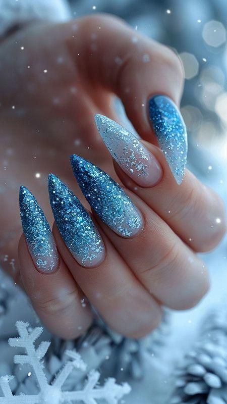 Luxury Christmas Nails: Τα Must-Have σχέδια Νυχιών για τις Γιορτές Luxury Christmas Nails: Τα Must-Have σχέδια Νυχιών για τις Γιορτές