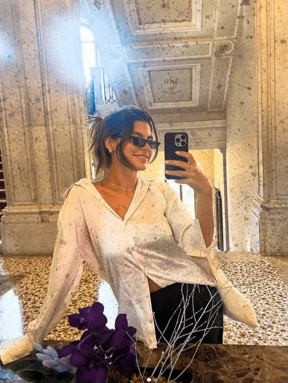 Δανάη Παππά-χριστουγεννιάτικο μακιγιάζ-με-κόκκινο κραγιόν-