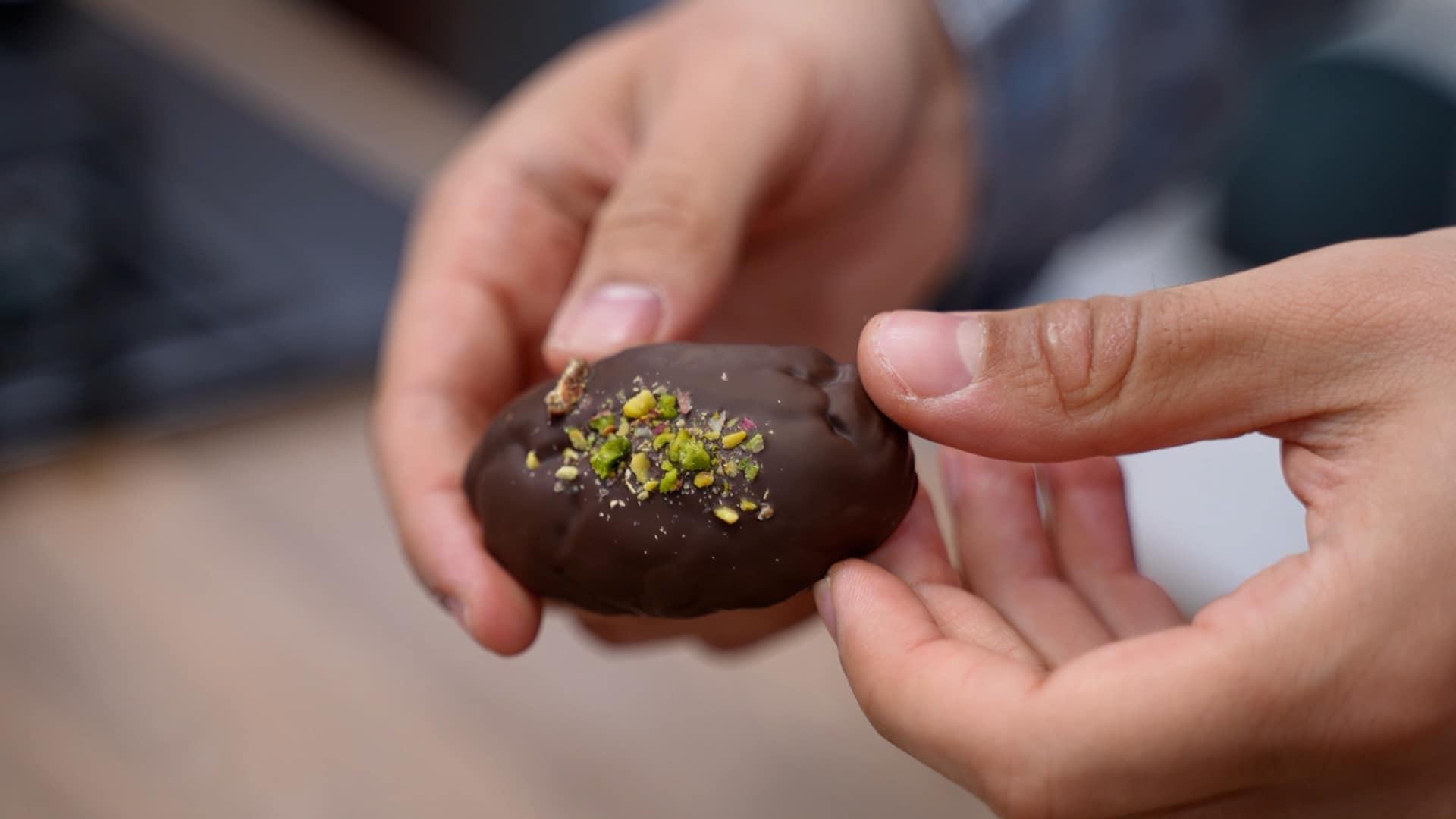 συνταγή-για-μελομακάρονα-με-σοκολάτα-μέσα έξω- συνταγή-για-μελομακάρονα-με-σοκολάτα-μέσα έξω-