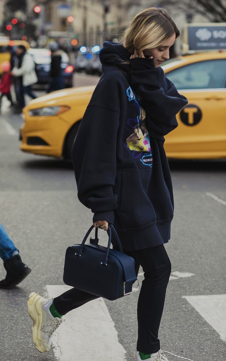 20+1 ιδέες με φούτερ για stylish εμφανίσεις από το πρωί μέχρι το βράδυ