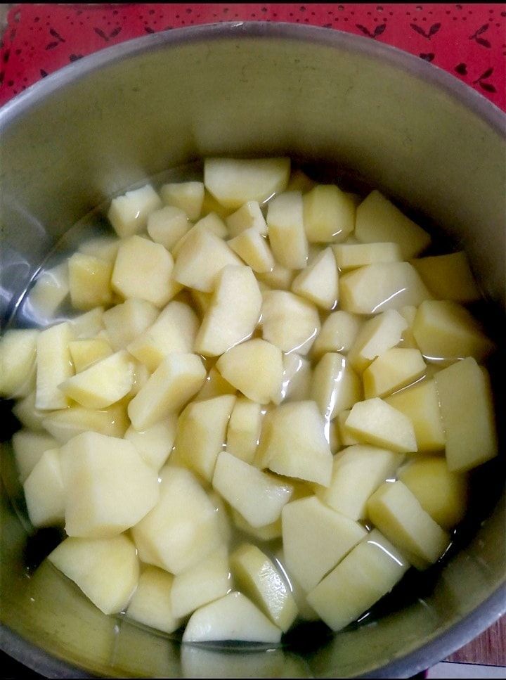 πατατοσαλάτα-με-ρόδι-στη-φόρμα-για-τη-Πρωτοχρονιά-συνταγή- πατατοσαλάτα-με-ρόδι-στη-φόρμα-για-τη-Πρωτοχρονιά-συνταγή-