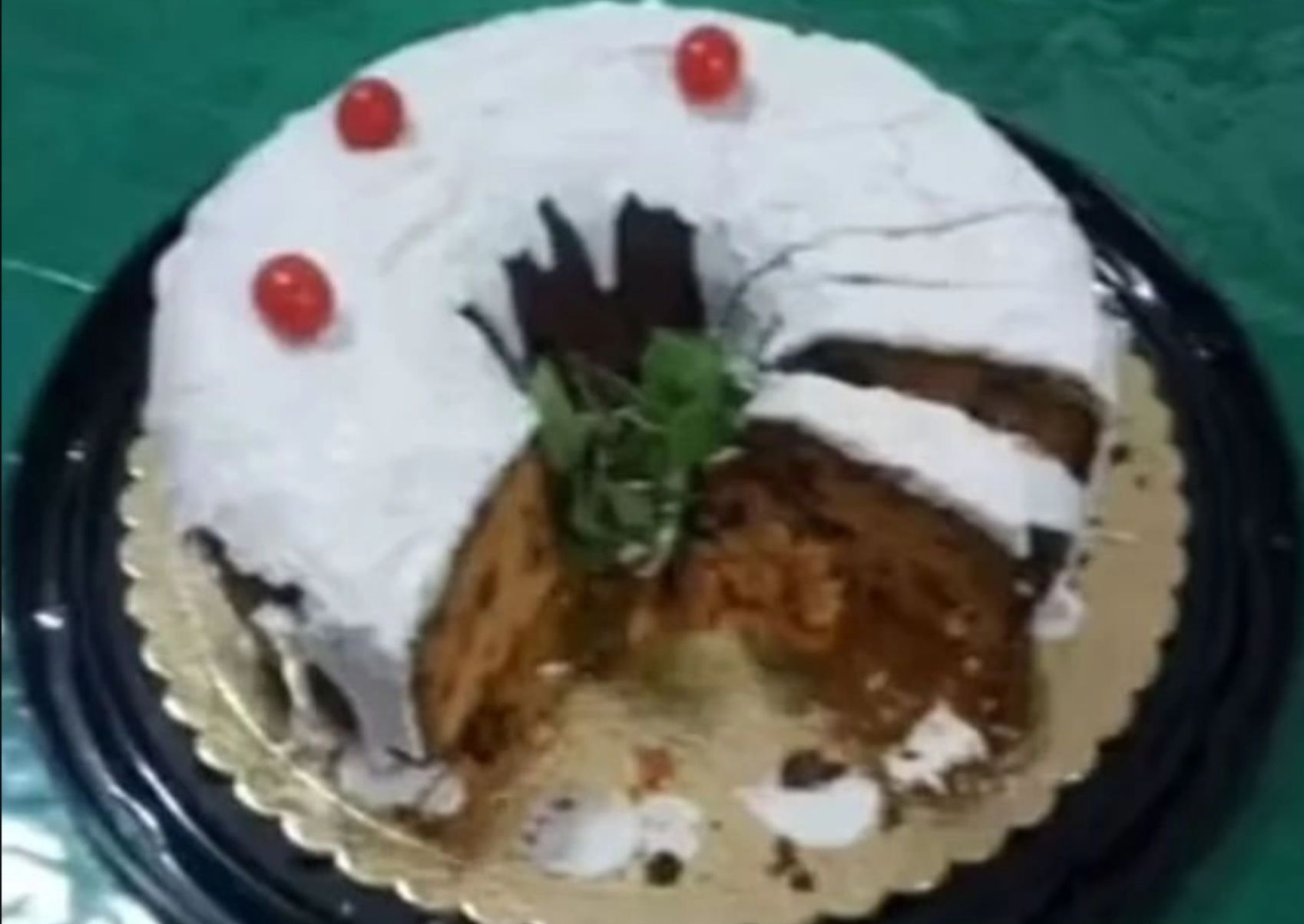 Δηλητηρίασε τις δυο αδερφές της και την ανιψιά της στο τραπέζι των Χριστουγέννων