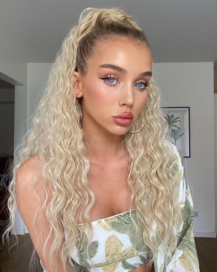 Πρωτοχρονιά 2025: Be curly στο Ρεβεγιόν με μοντέρνες προτάσεις για χτενίσματα με μπούκλες Πρωτοχρονιά 2025: Be curly στο Ρεβεγιόν με μοντέρνες προτάσεις για χτενίσματα με μπούκλες