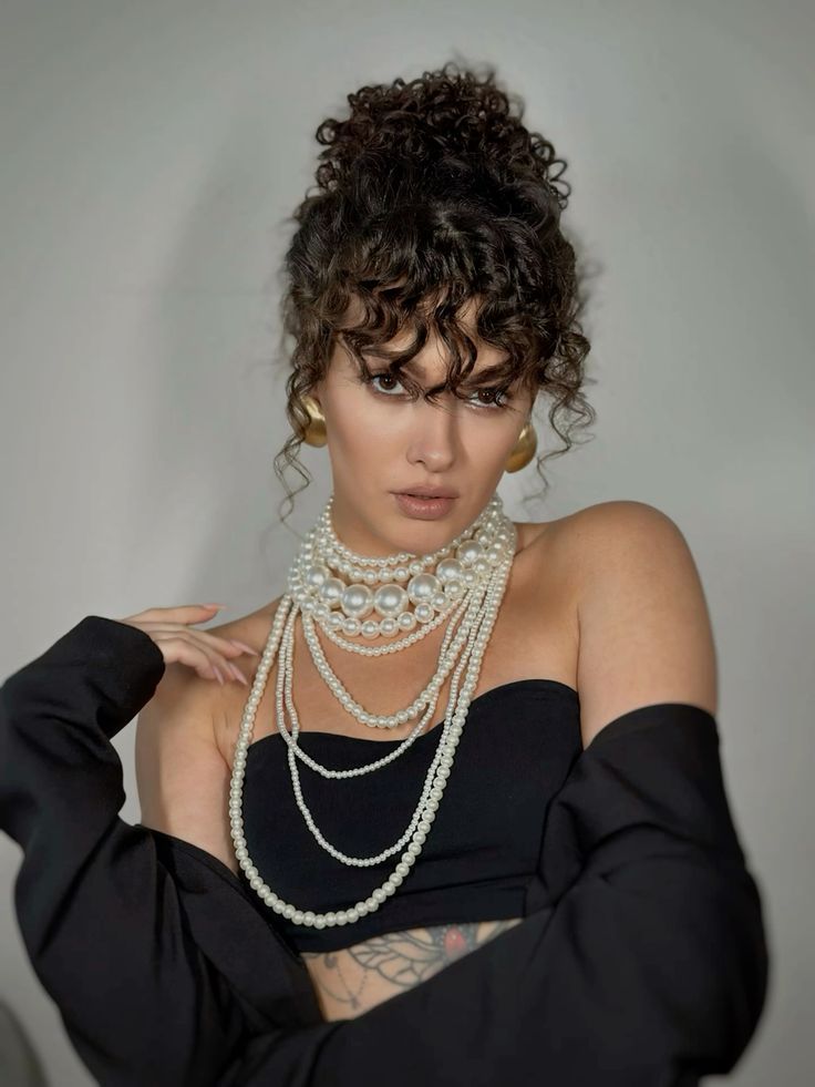 μπούκλες-με-όγκο-για-τη-Πρωτοχρονιά 2025-ιδέες- μπούκλες-με-όγκο-για-τη-Πρωτοχρονιά 2025-ιδέες-