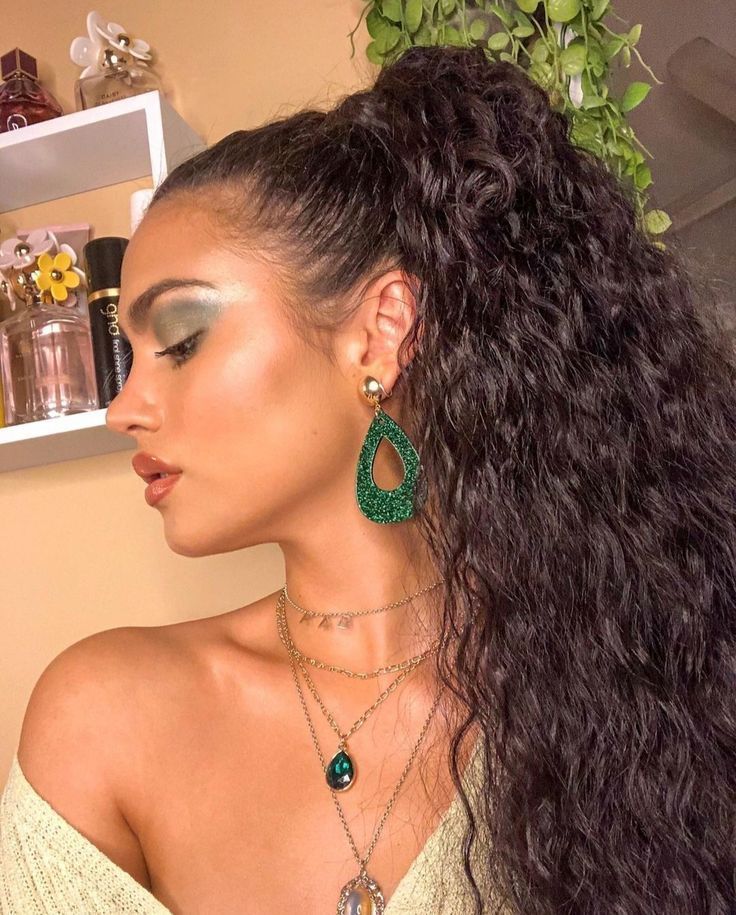 μακριά-ενυδατωμένα-μαλλιά-με-μπούκλες-ιδέες- μακριά-ενυδατωμένα-μαλλιά-με-μπούκλες-ιδέες-