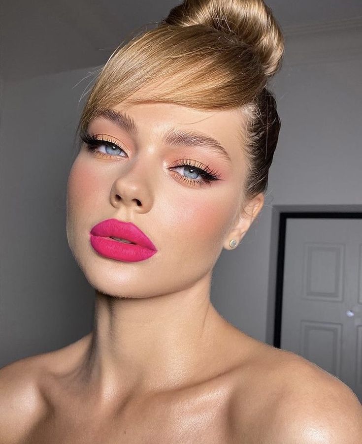 Πρωτοχρονιά 2025: Ιδέες για εντυπωσιακά χτενίσματα στο ρεβεγιόν σε ίσια μαλλιά Πρωτοχρονιά 2025: Ιδέες για εντυπωσιακά χτενίσματα στο ρεβεγιόν σε ίσια μαλλιά