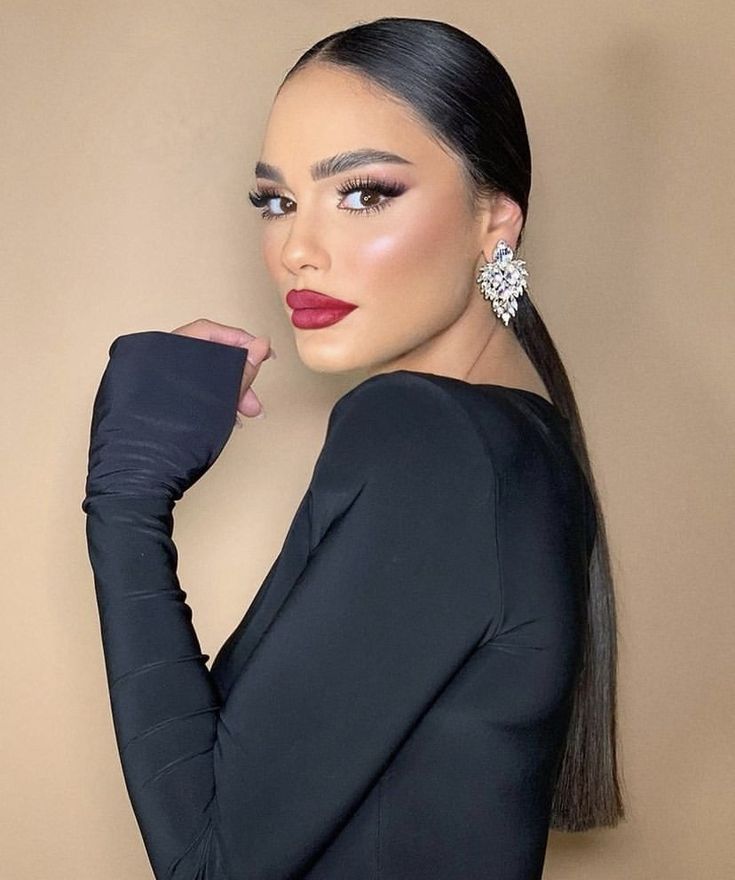 ιδέες-για-γυναικεία χτενίσματα-για-τη-Πρωτοχρονιά-σε-ίσια μαλλιά- ιδέες-για-γυναικεία χτενίσματα-για-τη-Πρωτοχρονιά-σε-ίσια μαλλιά-