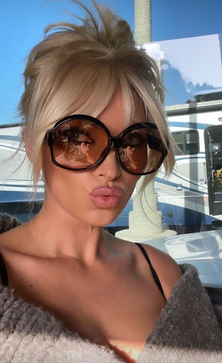 ιδέες-για-γυναικεία χτενίσματα-για-τη-Πρωτοχρονιά-σε-ίσια μαλλιά- ιδέες-για-γυναικεία χτενίσματα-για-τη-Πρωτοχρονιά-σε-ίσια μαλλιά-