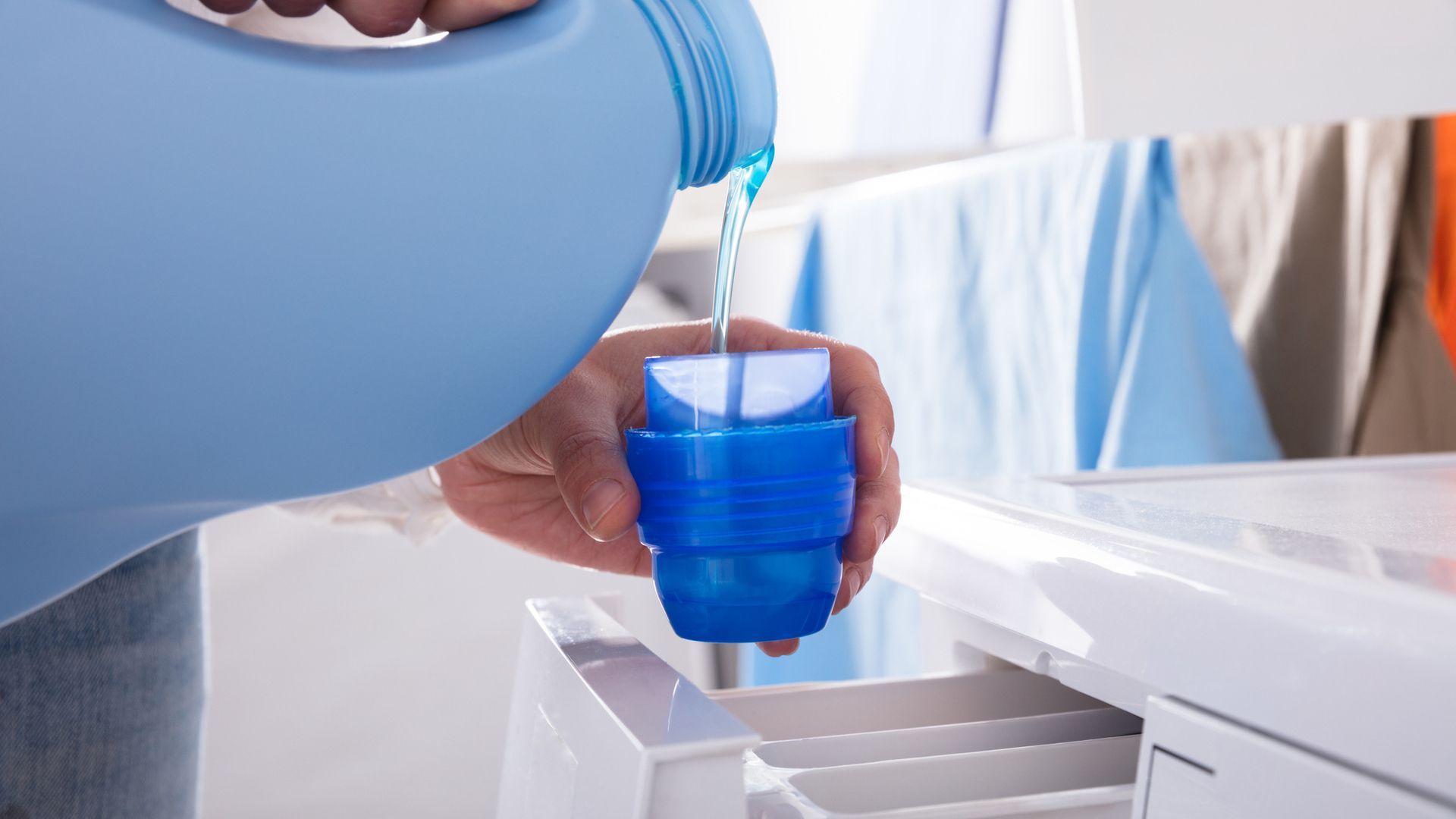 τι-είναι-καλύτερο-για-το-σωστό-πλύσιμο-των-ρούχων-Υγρό-ή-σκόνη-πλεονεκτήματα-μειονεκτήματα τι-είναι-καλύτερο-για-το-σωστό-πλύσιμο-των-ρούχων-Υγρό-ή-σκόνη-πλεονεκτήματα-μειονεκτήματα