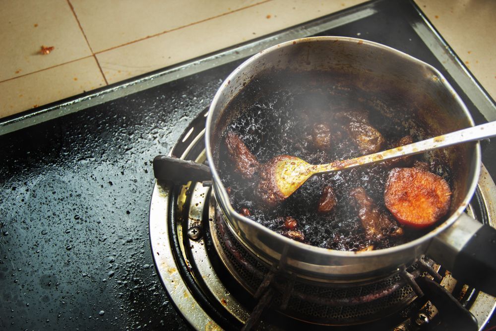 Δυνατό-σπιτικό-καθαριστικό-σπρέι-για-ξεραμένα-λίπη-στα-ταψιά-και-τις-κατσαρόλες Δυνατό-σπιτικό-καθαριστικό-σπρέι-για-ξεραμένα-λίπη-στα-ταψιά-και-τις-κατσαρόλες
