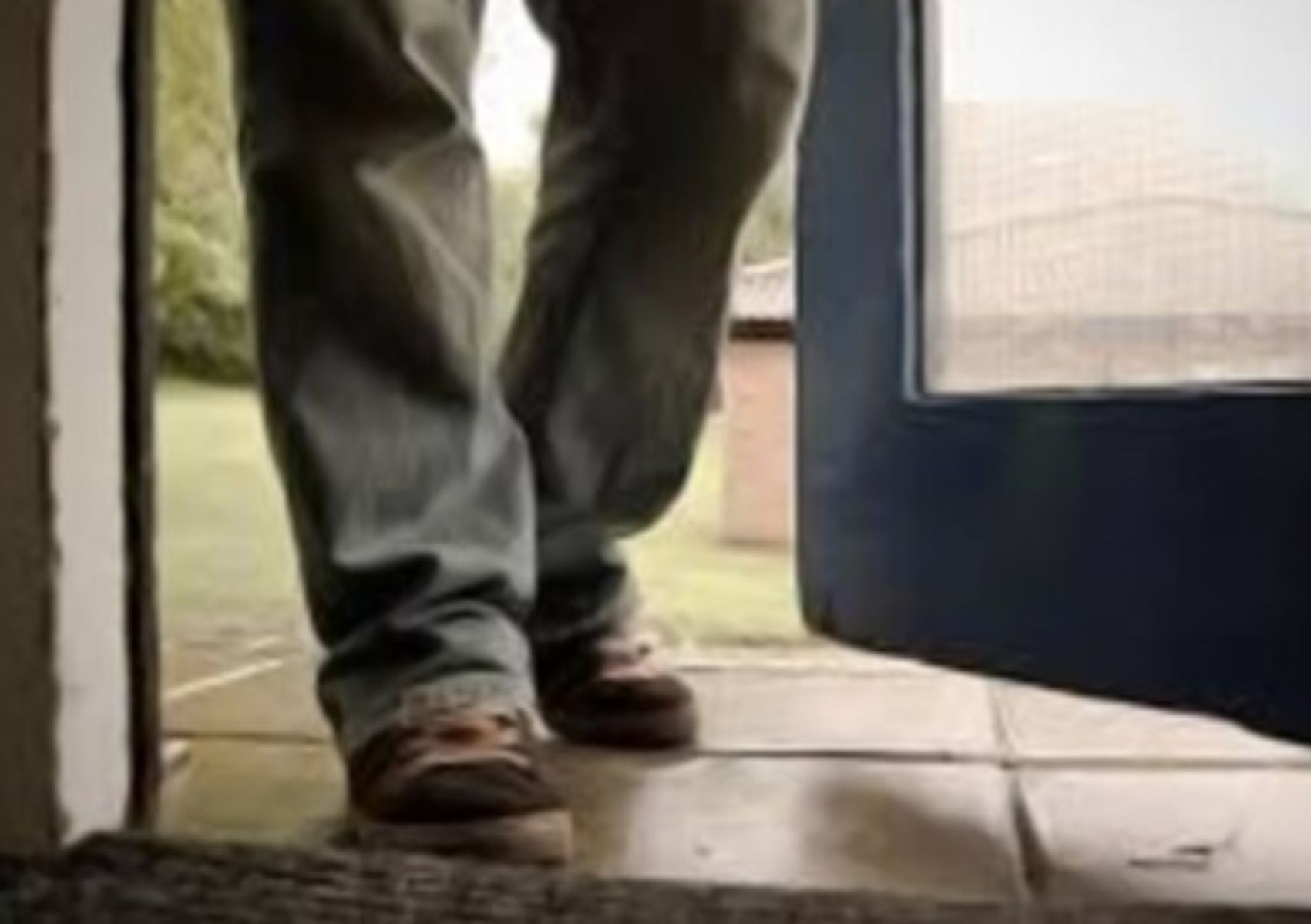 Ποδαρικό : Το έθιμο της Πρωτοχρονιάς για καλή τύχη – Προσέξτε ποιος θα μπει πρώτος στο σπίτι σας