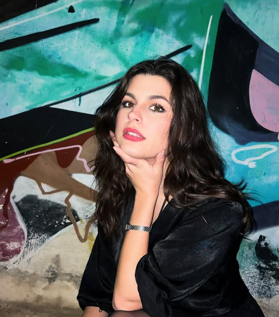 Δανάη Παππά: Φόρεσε το πιο trendy γούνινο πανωφόρι και έκανε το πιο street style outfit για τα χιόνια