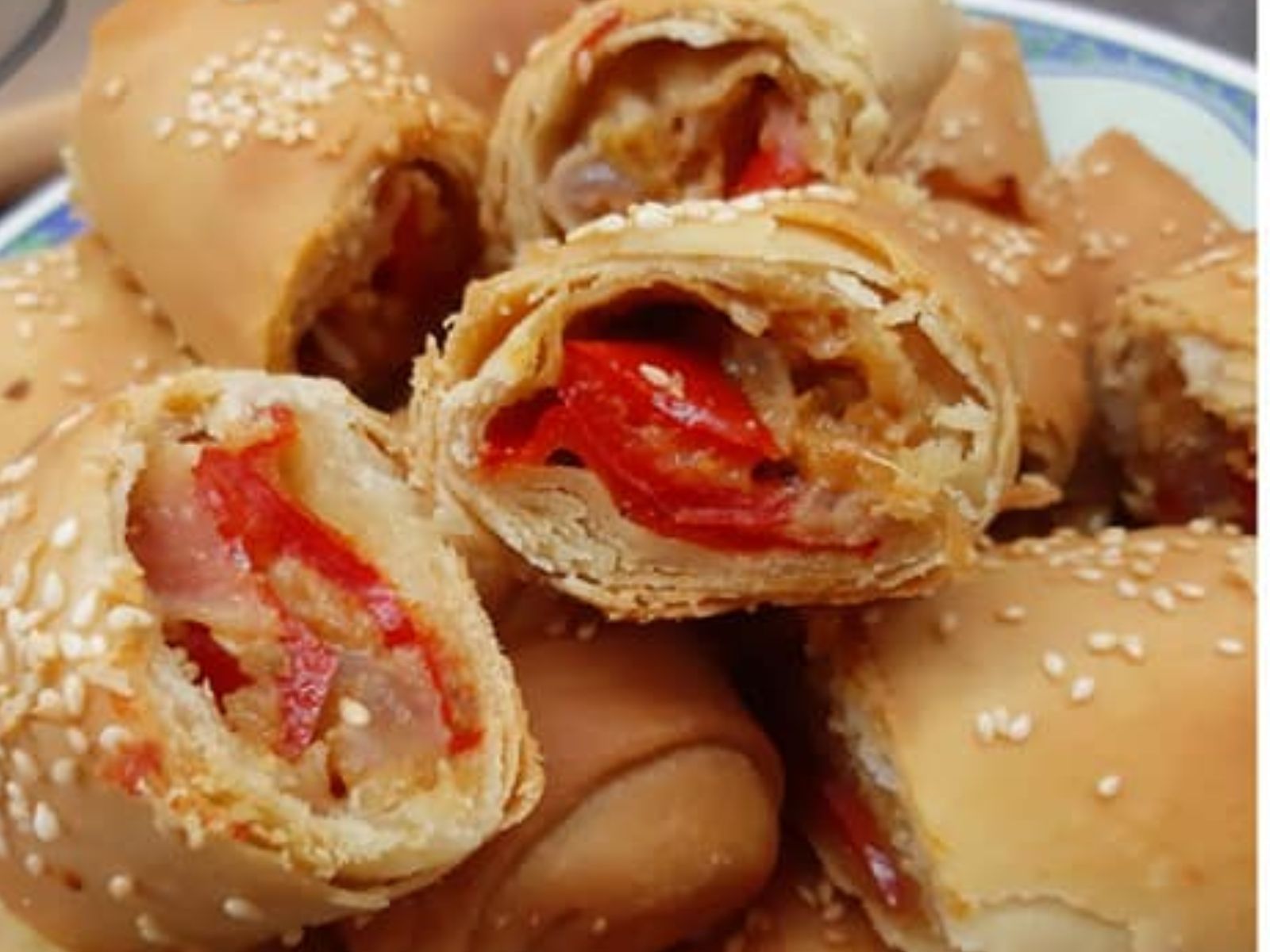 ντοματόπιτα-σε-ρολάκια-συνταγή-