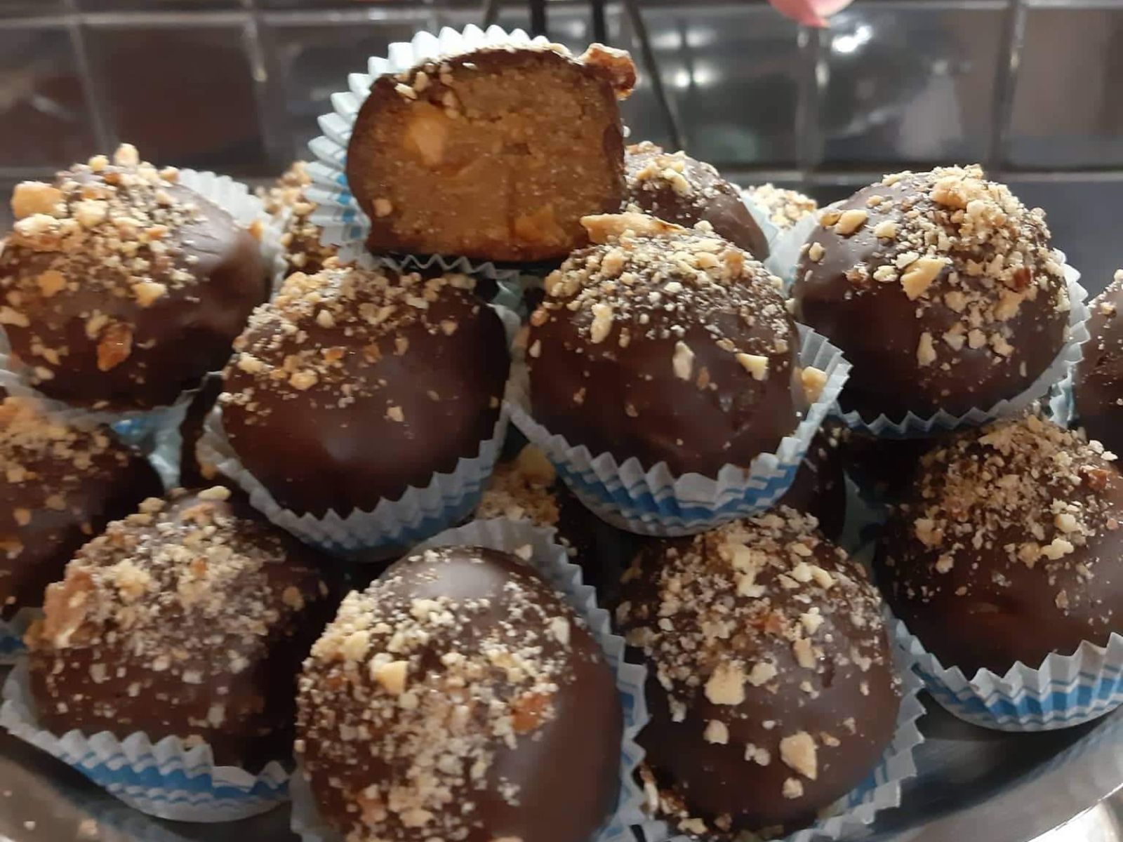 Σοκολατάκια-από τον-σιμιγδαλένιο χαλβά-που μας περίσσεψε-συνταγή-